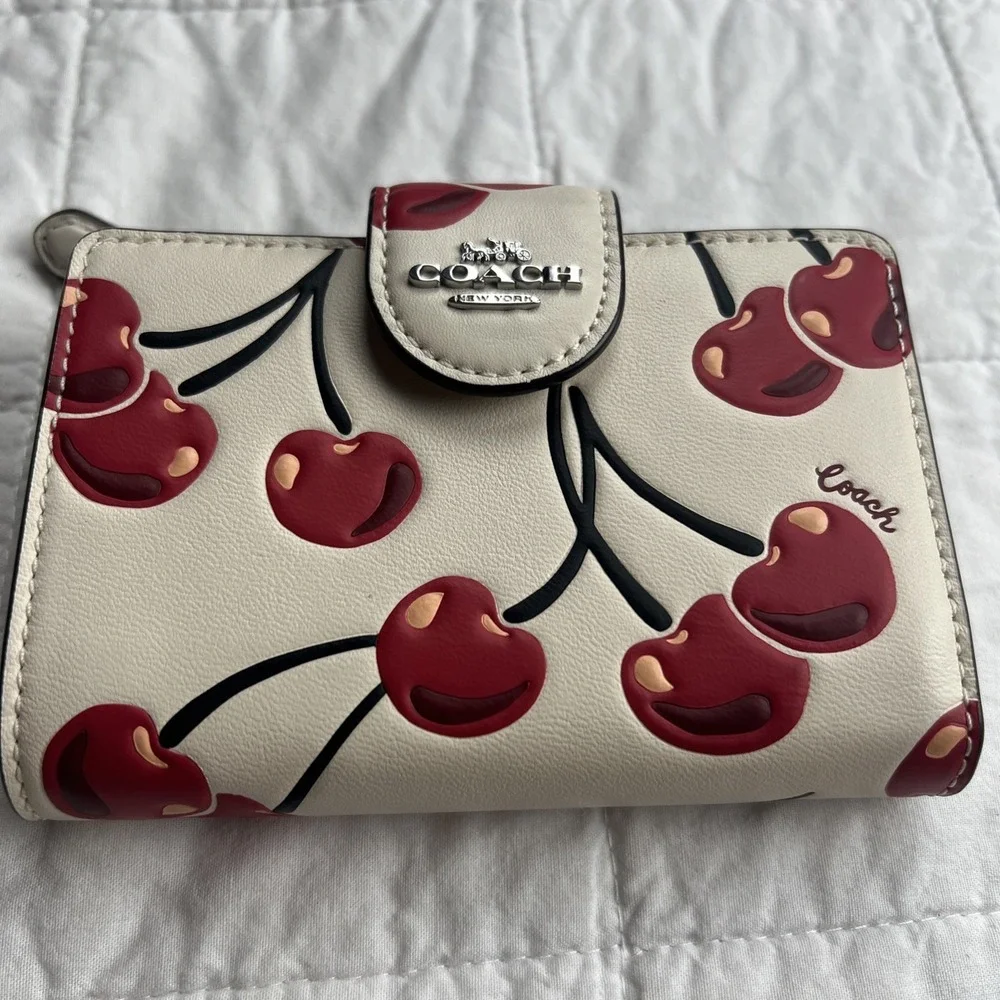 COACH CZ762 Women's Medium Corner Zip Wallet With Cherry ๐ Print Smooth Leather - Picture 7 of 10